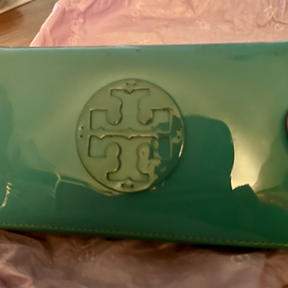 Tory Burch Green Leather Satchel with Matching Green Patent Wallet - Picture 3 of 10